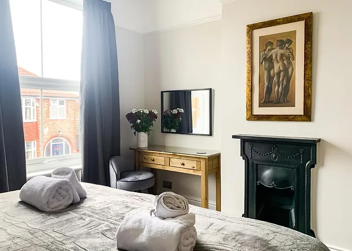 Cedar House - Quaint Victorian Home With Free Parking