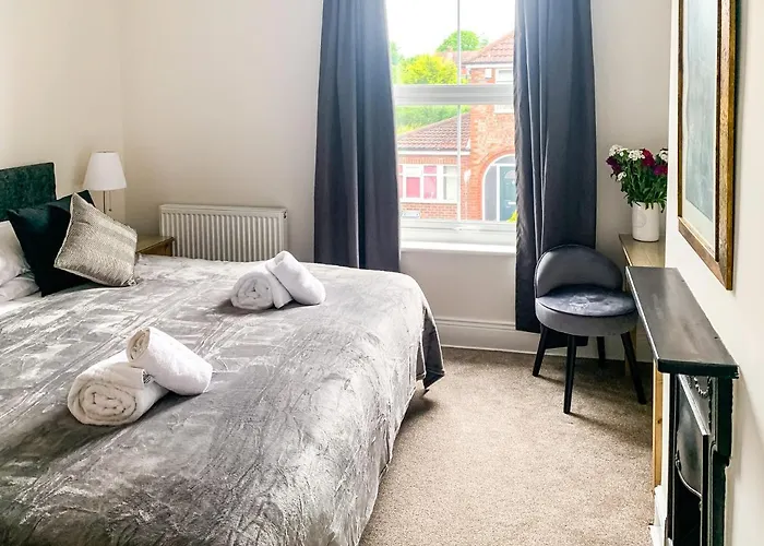 Cedar House - Quaint Victorian Home With Free Parking